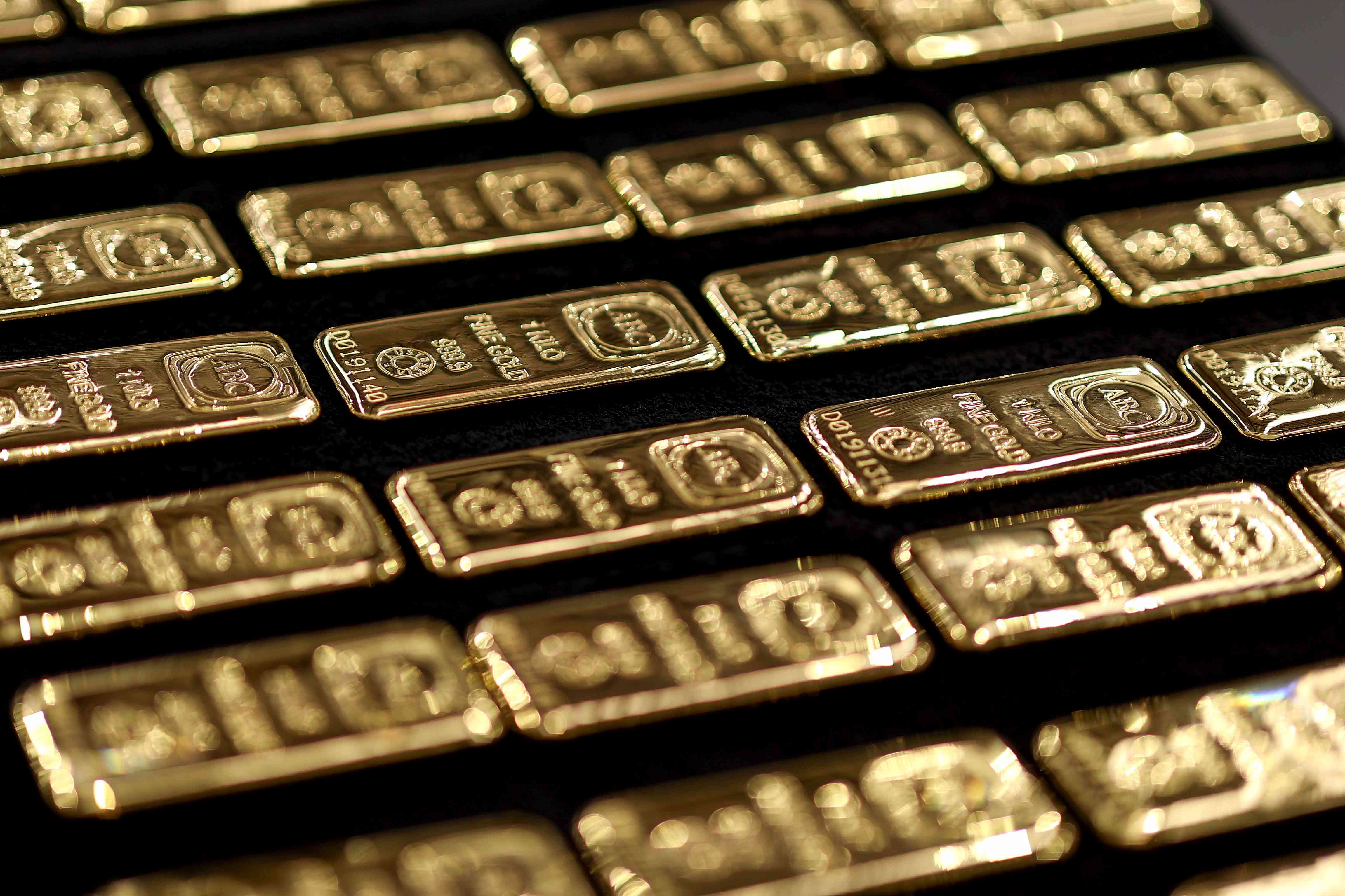 1-kilogram gold bars lined up