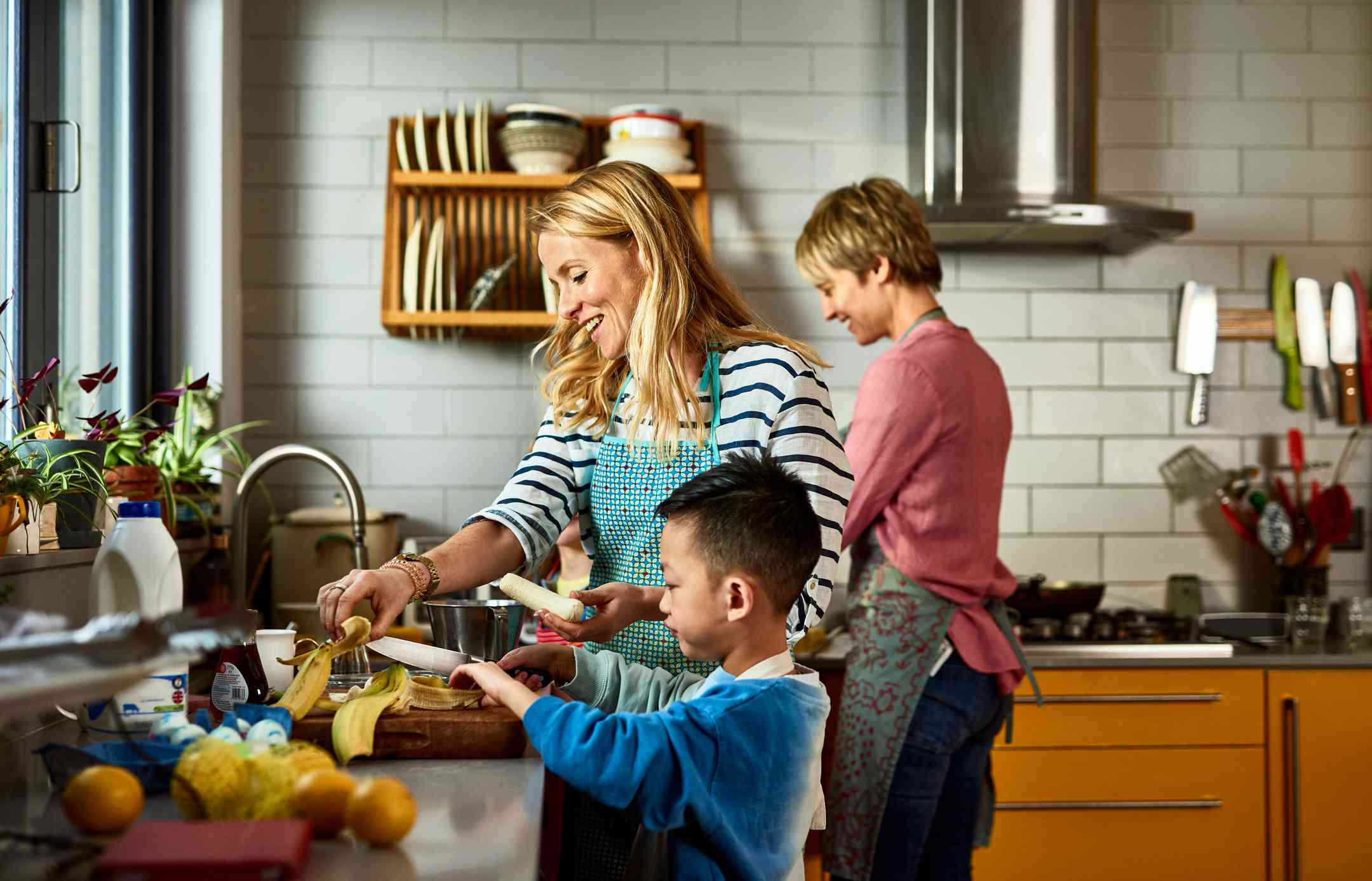 A family cooks a meal in its home.