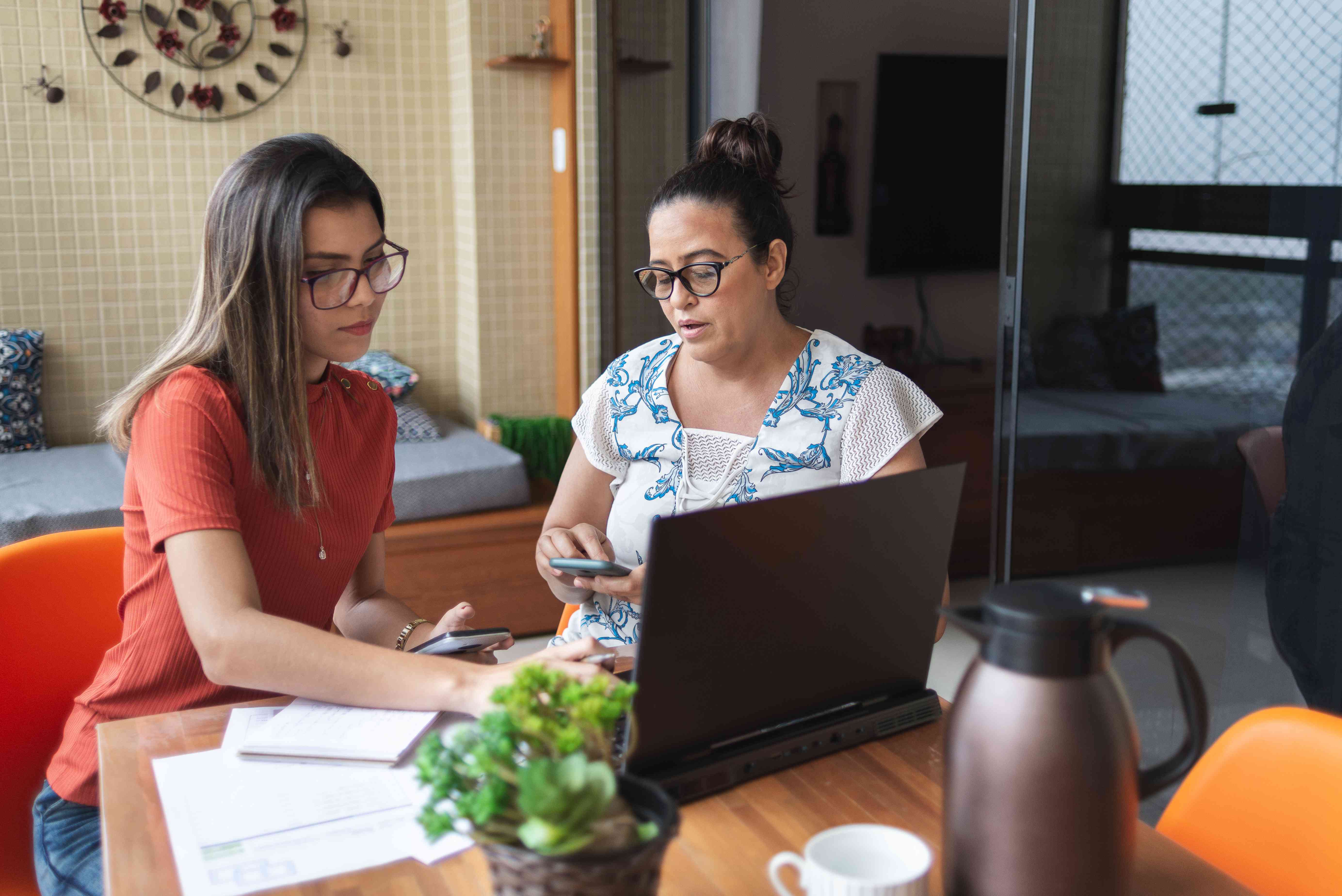 Mother and daughter discussing what will happen to her student loans if she dies