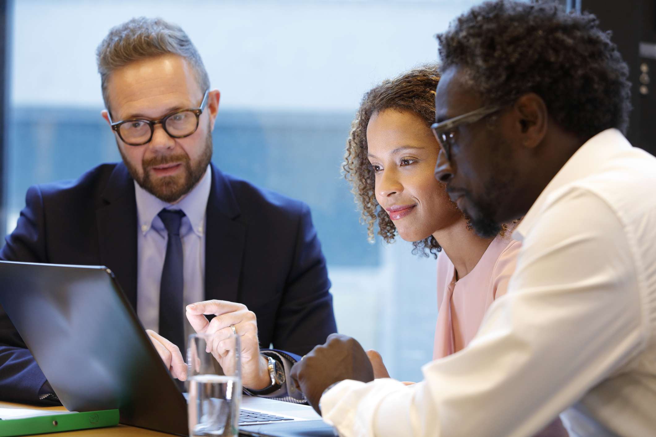 A couple plans for retirement by discussing life-cycle funds with an advisor.