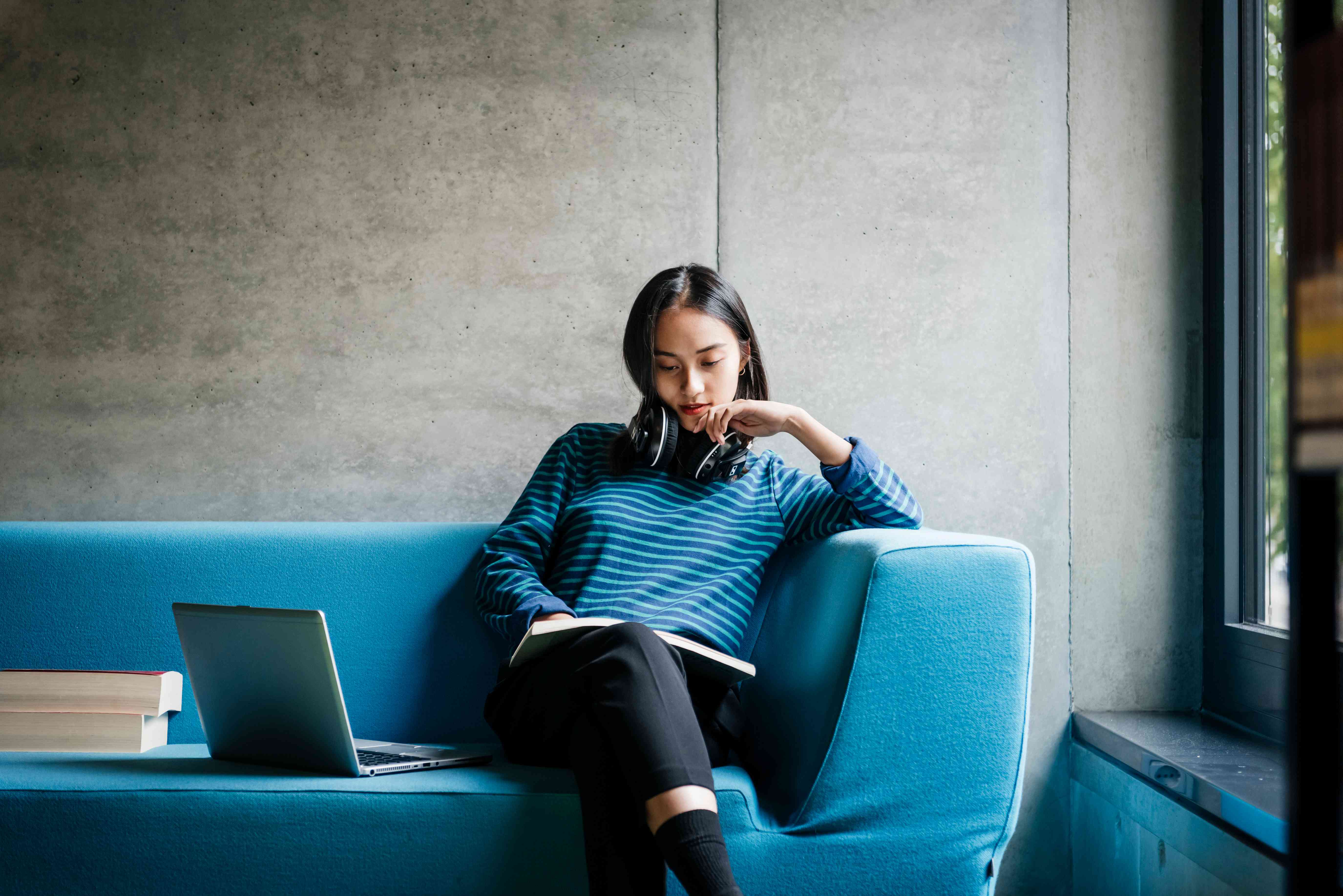 Woman trying to figure out how long it will take to pay off her student loan debt